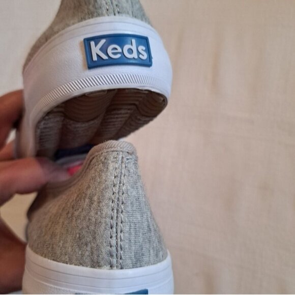 Boston Red Sox women's size 7.5 slip on Keds, gray with red printing, VGUC - Picture 5 of 8